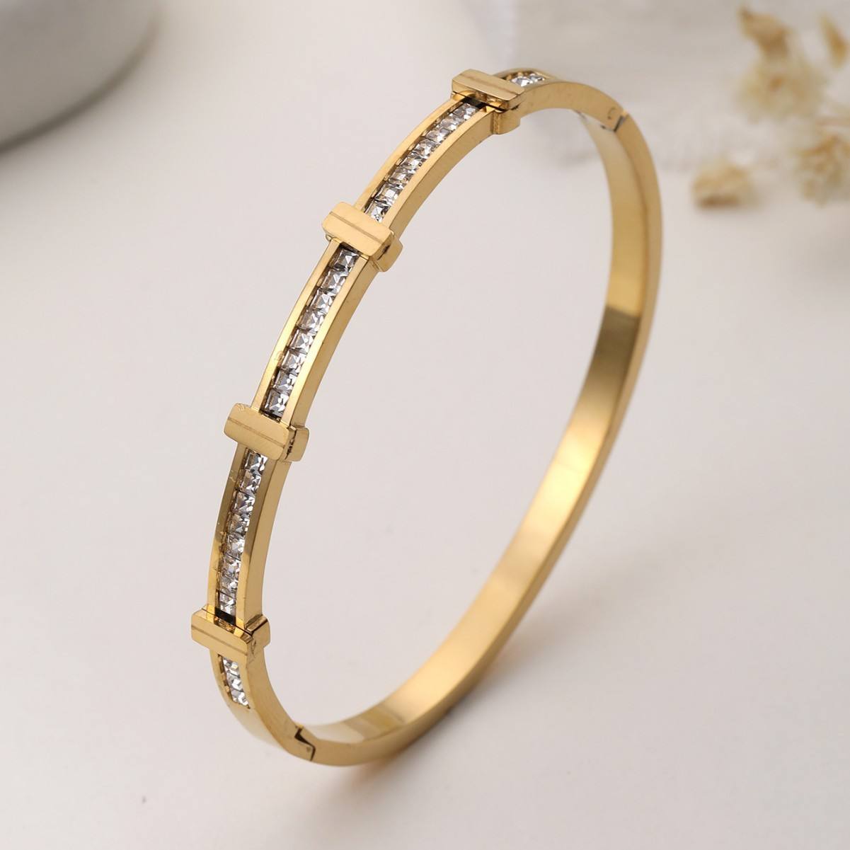 H310dc21645344f06b57af5ae3be8f82d5