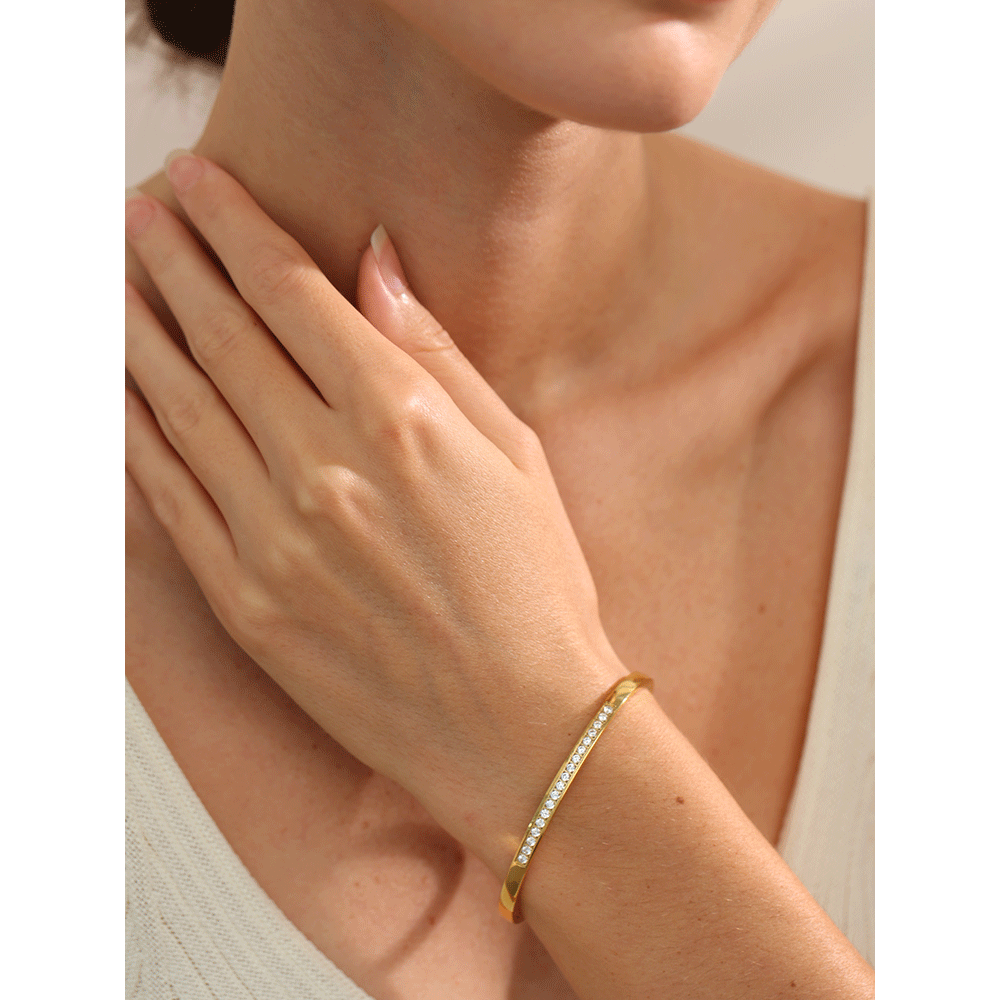 H6ffdfba753744f579bcf9fd940c792e3j